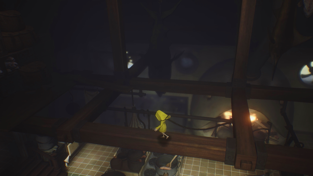 Little Nightmares 台所の梁の上をそっと歩いて渡るシックスの後ろ姿