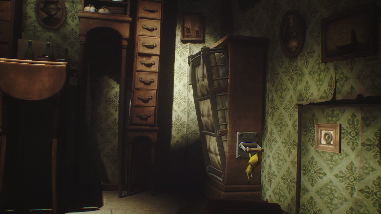 Little Nightmares 巨大なタンスと家具に囲まれた小さなシックスの姿